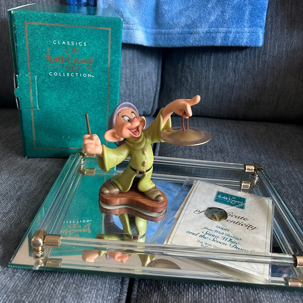 Disney Classics Collection Dopey Snow White and Seven Dwarves Figurine‎ Statue